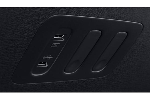 Fungsi Power Outlet Mobil & Penyebab Kerusakannya